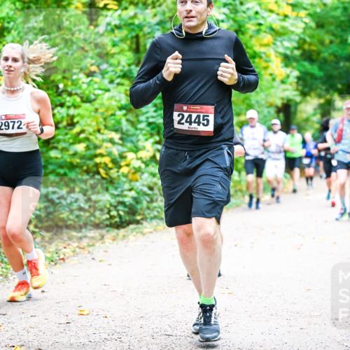 12.10.2025 - Bramfelder Halbmarathon 2025 Dr. Thomas Lammeyer http://msf.ph/oto/9342166 12.10.2025 09:54:11 Laufen 2972, 2445 meine-sportfotos.de