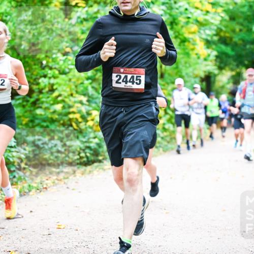 12.10.2025 - Bramfelder Halbmarathon 2025 Dr. Thomas Lammeyer http://msf.ph/oto/9342167 12.10.2025 09:54:11 Laufen 2972, 2445 meine-sportfotos.de