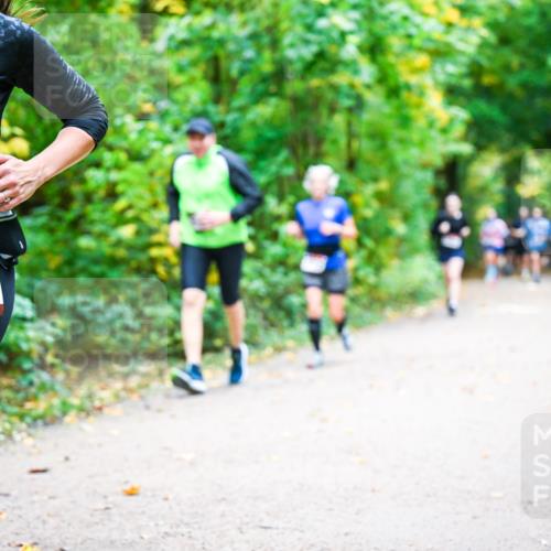 12.10.2025 - Bramfelder Halbmarathon 2025 Dr. Thomas Lammeyer http://msf.ph/oto/9342200 12.10.2025 09:54:17 Laufen 34, 2563 meine-sportfotos.de