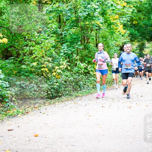 12.10.2025 - Bramfelder Halbmarathon 2025 Dr. Thomas Lammeyer http://msf.ph/oto/9342243 12.10.2025 09:54:25 Laufen 2581, 2813, 2812, 2436 meine-sportfotos.de
