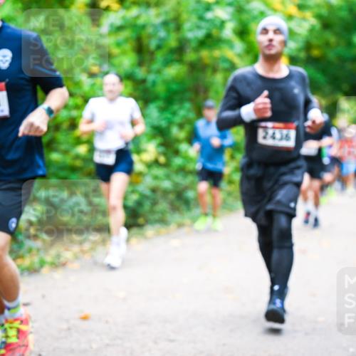 12.10.2025 - Bramfelder Halbmarathon 2025 Dr. Thomas Lammeyer http://msf.ph/oto/9342269 12.10.2025 09:54:29 Laufen 2451, 2436 meine-sportfotos.de