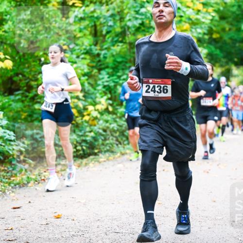 12.10.2025 - Bramfelder Halbmarathon 2025 Dr. Thomas Lammeyer http://msf.ph/oto/9342270 12.10.2025 09:54:29 Laufen 813, 00, 2436, 2626 meine-sportfotos.de