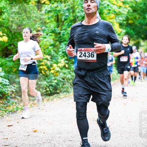 12.10.2025 - Bramfelder Halbmarathon 2025 Dr. Thomas Lammeyer http://msf.ph/oto/9342271 12.10.2025 09:54:29 Laufen 813, 2436, 2006 meine-sportfotos.de