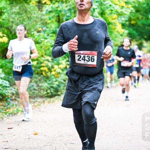 12.10.2025 - Bramfelder Halbmarathon 2025 Dr. Thomas Lammeyer http://msf.ph/oto/9342272 12.10.2025 09:54:29 Laufen 813, 2436 meine-sportfotos.de