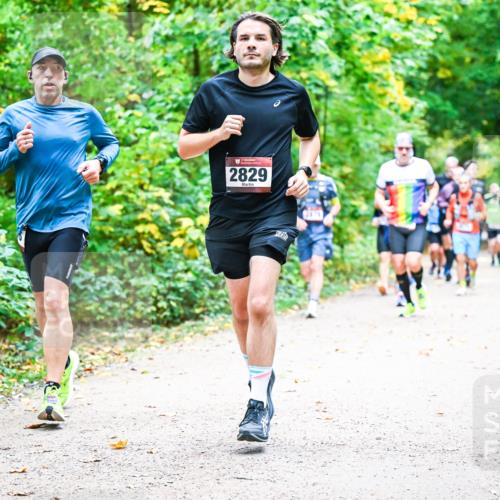 12.10.2025 - Bramfelder Halbmarathon 2025 Dr. Thomas Lammeyer http://msf.ph/oto/9342284 12.10.2025 09:54:31 Laufen 2829 meine-sportfotos.de