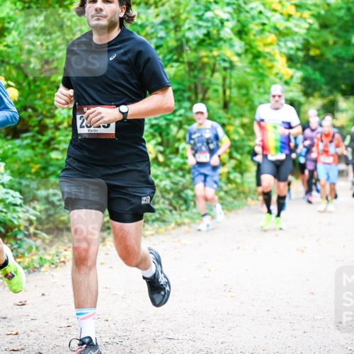 12.10.2025 - Bramfelder Halbmarathon 2025 Dr. Thomas Lammeyer http://msf.ph/oto/9342287 12.10.2025 09:54:32 Laufen 23 meine-sportfotos.de