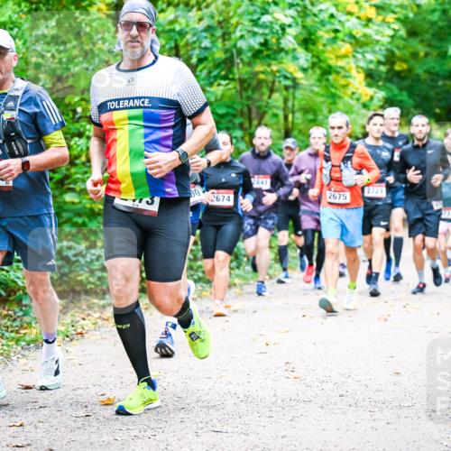 12.10.2025 - Bramfelder Halbmarathon 2025 Dr. Thomas Lammeyer http://msf.ph/oto/9342303 12.10.2025 09:54:34 Laufen 287, 73, 00, 2674, 841, 2723, 2675 meine-sportfotos.de