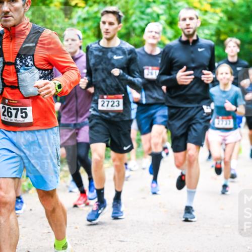 12.10.2025 - Bramfelder Halbmarathon 2025 Dr. Thomas Lammeyer http://msf.ph/oto/9342318 12.10.2025 09:54:37 Laufen 2675, 2723, 7737 meine-sportfotos.de