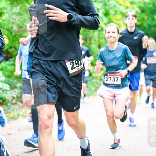 12.10.2025 - Bramfelder Halbmarathon 2025 Dr. Thomas Lammeyer http://msf.ph/oto/9342325 12.10.2025 09:54:38 Laufen 23, 29, 2737 meine-sportfotos.de