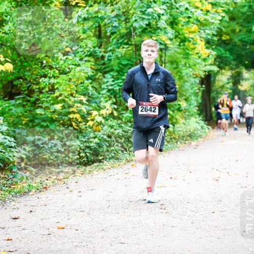 12.10.2025 - Bramfelder Halbmarathon 2025 Dr. Thomas Lammeyer http://msf.ph/oto/9342353 12.10.2025 09:54:43 Laufen 2642 meine-sportfotos.de