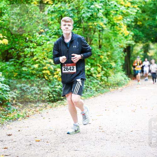 12.10.2025 - Bramfelder Halbmarathon 2025 Dr. Thomas Lammeyer http://msf.ph/oto/9342356 12.10.2025 09:54:44 Laufen 2642 meine-sportfotos.de