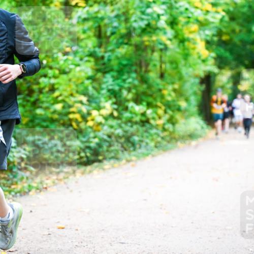 12.10.2025 - Bramfelder Halbmarathon 2025 Dr. Thomas Lammeyer http://msf.ph/oto/9342363 12.10.2025 09:54:45 Laufen 34, 2642 meine-sportfotos.de