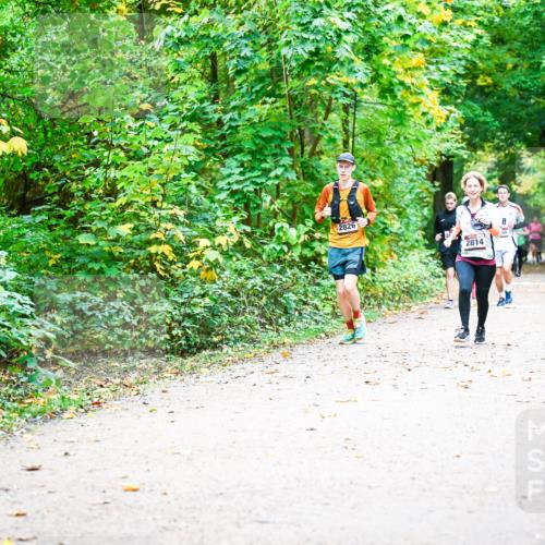 12.10.2025 - Bramfelder Halbmarathon 2025 Dr. Thomas Lammeyer http://msf.ph/oto/9342364 12.10.2025 09:54:49 Laufen 2826, 2814 meine-sportfotos.de
