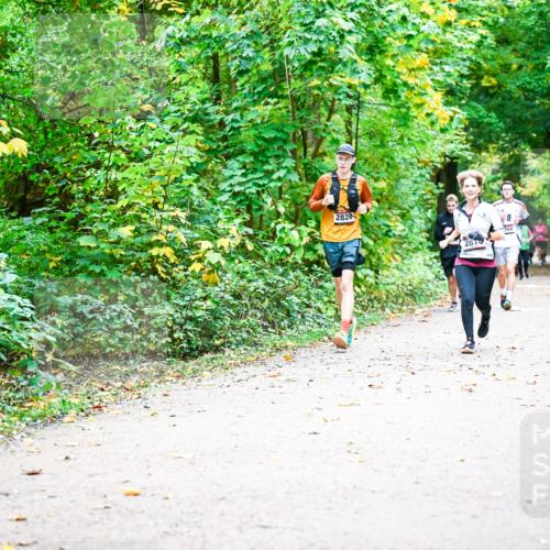 12.10.2025 - Bramfelder Halbmarathon 2025 Dr. Thomas Lammeyer http://msf.ph/oto/9342365 12.10.2025 09:54:49 Laufen 2820, 2814 meine-sportfotos.de