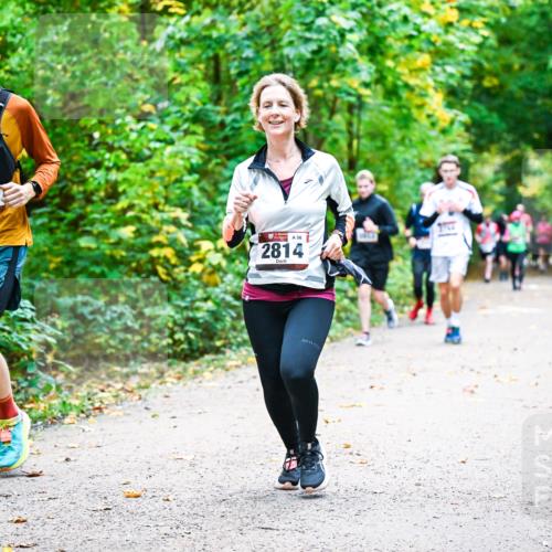12.10.2025 - Bramfelder Halbmarathon 2025 Dr. Thomas Lammeyer http://msf.ph/oto/9342384 12.10.2025 09:54:52 Laufen 2826, 56, 2814 meine-sportfotos.de