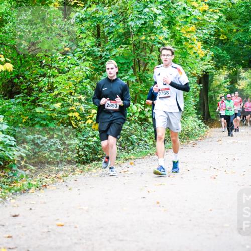 12.10.2025 - Bramfelder Halbmarathon 2025 Dr. Thomas Lammeyer http://msf.ph/oto/9342395 12.10.2025 09:54:54 Laufen 2853, 2768 meine-sportfotos.de