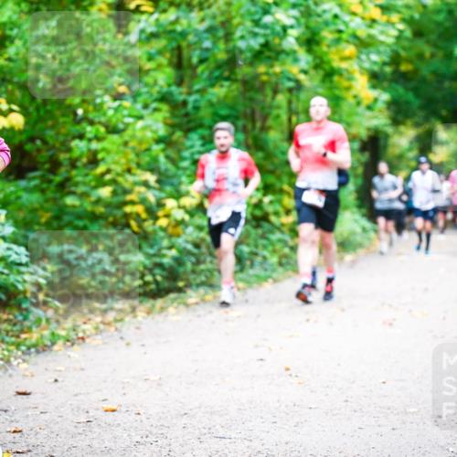 12.10.2025 - Bramfelder Halbmarathon 2025 Dr. Thomas Lammeyer http://msf.ph/oto/9342441 12.10.2025 09:55:02 Laufen 95, 1 meine-sportfotos.de