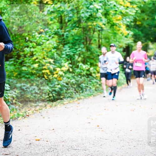 12.10.2025 - Bramfelder Halbmarathon 2025 Dr. Thomas Lammeyer http://msf.ph/oto/9342465 12.10.2025 09:55:06 Laufen 2464, 4 meine-sportfotos.de