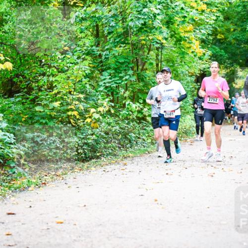 12.10.2025 - Bramfelder Halbmarathon 2025 Dr. Thomas Lammeyer http://msf.ph/oto/9342467 12.10.2025 09:55:06 Laufen 2681, 2844, 2752, 2773, 2883 meine-sportfotos.de