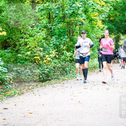 12.10.2025 - Bramfelder Halbmarathon 2025 Dr. Thomas Lammeyer http://msf.ph/oto/9342468 12.10.2025 09:55:06 Laufen 2681, 2752, 277, 2025, 288 meine-sportfotos.de