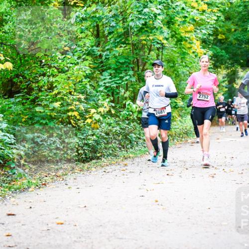 12.10.2025 - Bramfelder Halbmarathon 2025 Dr. Thomas Lammeyer http://msf.ph/oto/9342470 12.10.2025 09:55:06 Laufen 2681, 2752, 3773, 2883 meine-sportfotos.de