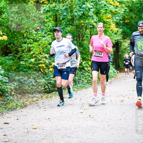 12.10.2025 - Bramfelder Halbmarathon 2025 Dr. Thomas Lammeyer http://msf.ph/oto/9342477 12.10.2025 09:55:07 Laufen 2025, 2681, 68, 2752, 2883 meine-sportfotos.de