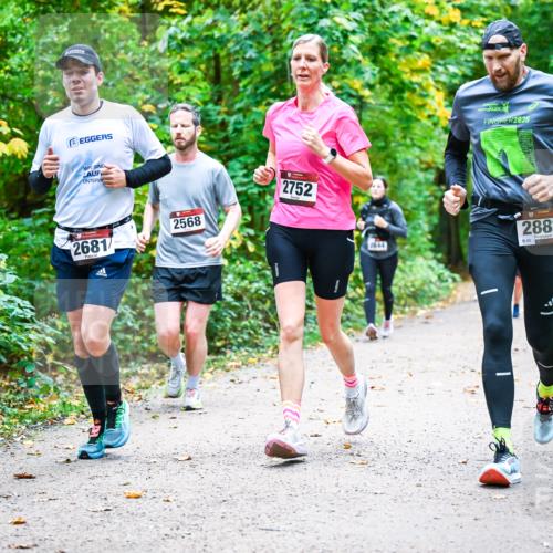 12.10.2025 - Bramfelder Halbmarathon 2025 Dr. Thomas Lammeyer http://msf.ph/oto/9342483 12.10.2025 09:55:08 Laufen 2681, 2568, 2752, 2025, 2883, 1644, 45 meine-sportfotos.de