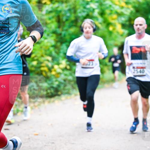 12.10.2025 - Bramfelder Halbmarathon 2025 Dr. Thomas Lammeyer http://msf.ph/oto/9342540 12.10.2025 09:55:17 Laufen 2021, 77, 2611, 2540 meine-sportfotos.de