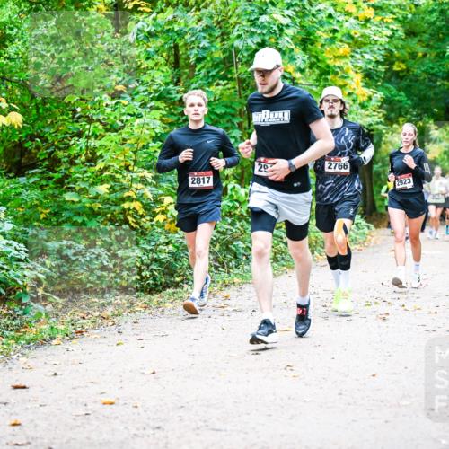 12.10.2025 - Bramfelder Halbmarathon 2025 Dr. Thomas Lammeyer http://msf.ph/oto/9342557 12.10.2025 09:55:20 Laufen 20, 2766, 2817, 2923 meine-sportfotos.de