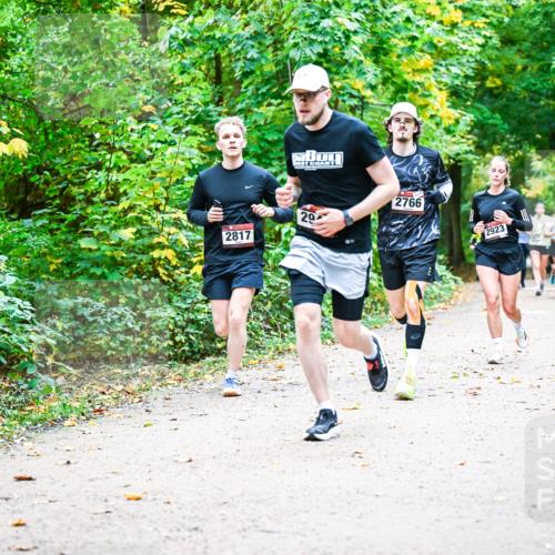 12.10.2025 - Bramfelder Halbmarathon 2025 Dr. Thomas Lammeyer http://msf.ph/oto/9342558 12.10.2025 09:55:20 Laufen 2817, 20, 2766, 2923 meine-sportfotos.de