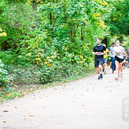 12.10.2025 - Bramfelder Halbmarathon 2025 Dr. Thomas Lammeyer http://msf.ph/oto/9342586 12.10.2025 09:55:25 Laufen 918, 2869, 2900 meine-sportfotos.de