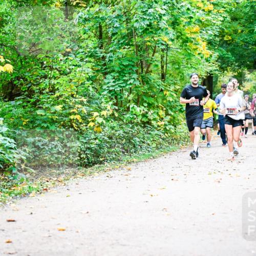 12.10.2025 - Bramfelder Halbmarathon 2025 Dr. Thomas Lammeyer http://msf.ph/oto/9342587 12.10.2025 09:55:25 Laufen 2918, 2590, 286, 2900 meine-sportfotos.de