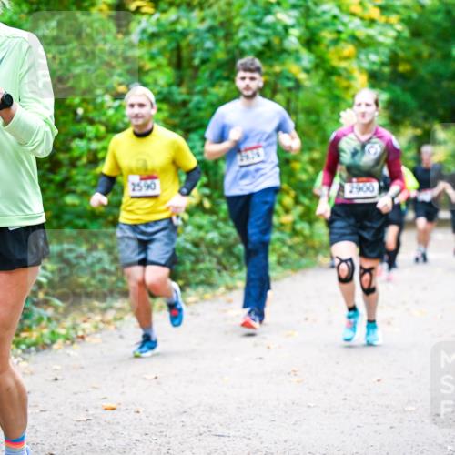 12.10.2025 - Bramfelder Halbmarathon 2025 Dr. Thomas Lammeyer http://msf.ph/oto/9342619 12.10.2025 09:55:30 Laufen 2576, 2590, 2976 meine-sportfotos.de