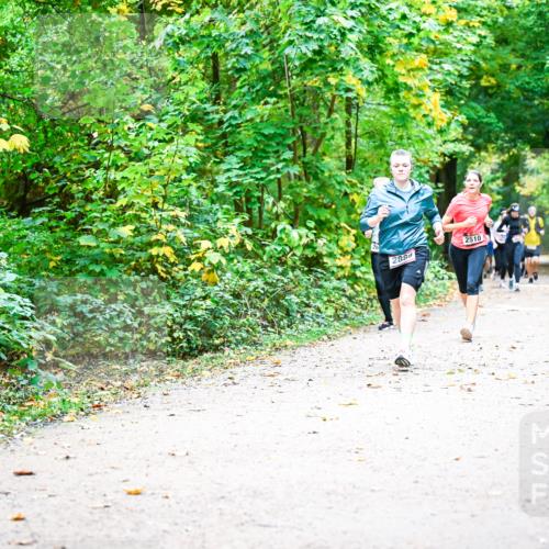 12.10.2025 - Bramfelder Halbmarathon 2025 Dr. Thomas Lammeyer http://msf.ph/oto/9342700 12.10.2025 09:55:44 Laufen 2889, 2510 meine-sportfotos.de