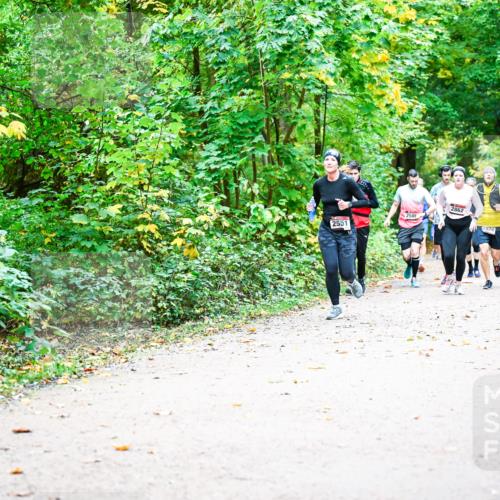12.10.2025 - Bramfelder Halbmarathon 2025 Dr. Thomas Lammeyer http://msf.ph/oto/9342741 12.10.2025 09:55:50 Laufen 2551, 2586, 2862, 2874 meine-sportfotos.de
