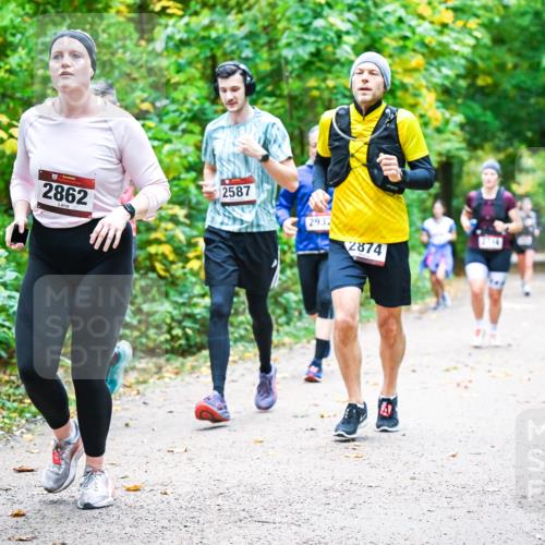 12.10.2025 - Bramfelder Halbmarathon 2025 Dr. Thomas Lammeyer http://msf.ph/oto/9342776 12.10.2025 09:55:55 Laufen 2862, 2587, 2932, 2874 meine-sportfotos.de