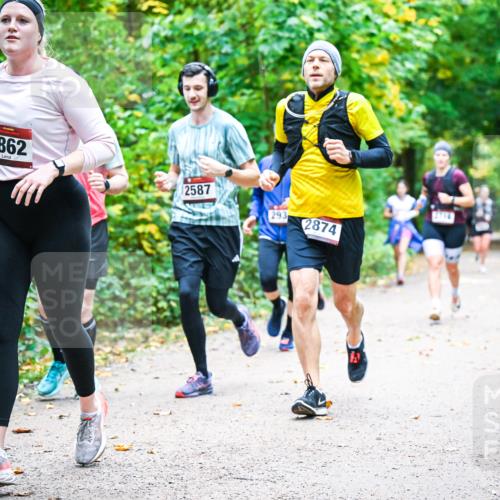 12.10.2025 - Bramfelder Halbmarathon 2025 Dr. Thomas Lammeyer http://msf.ph/oto/9342777 12.10.2025 09:55:55 Laufen 2862, 2587, 293, 2874 meine-sportfotos.de