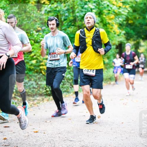 12.10.2025 - Bramfelder Halbmarathon 2025 Dr. Thomas Lammeyer http://msf.ph/oto/9342778 12.10.2025 09:55:56 Laufen 2862, 2587, 2874 meine-sportfotos.de