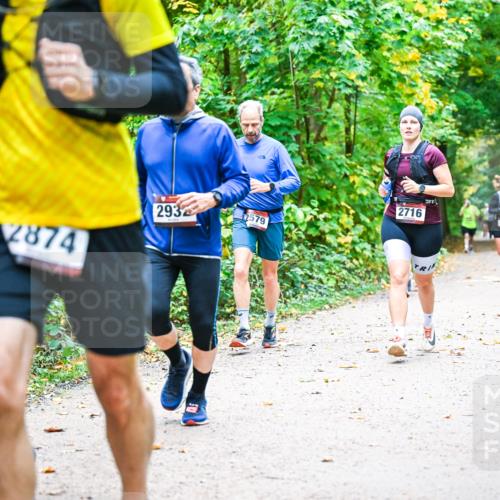 12.10.2025 - Bramfelder Halbmarathon 2025 Dr. Thomas Lammeyer http://msf.ph/oto/9342782 12.10.2025 09:55:57 Laufen 2587, 2874, 2932, 2579, 2716, 2661 meine-sportfotos.de