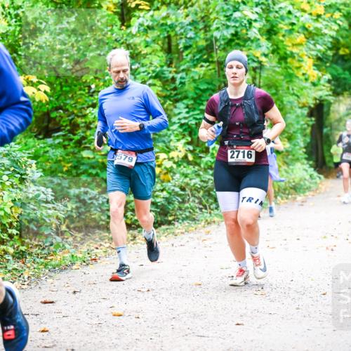 12.10.2025 - Bramfelder Halbmarathon 2025 Dr. Thomas Lammeyer http://msf.ph/oto/9342786 12.10.2025 09:55:58 Laufen 2932, 579, 2716, 2 meine-sportfotos.de