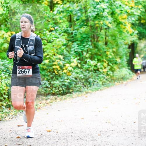 12.10.2025 - Bramfelder Halbmarathon 2025 Dr. Thomas Lammeyer http://msf.ph/oto/9342819 12.10.2025 09:56:04 Laufen 2667 meine-sportfotos.de