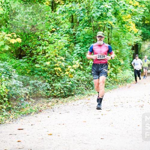 12.10.2025 - Bramfelder Halbmarathon 2025 Dr. Thomas Lammeyer http://msf.ph/oto/9342847 12.10.2025 09:56:15 Laufen 2839 meine-sportfotos.de
