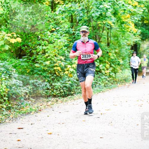 12.10.2025 - Bramfelder Halbmarathon 2025 Dr. Thomas Lammeyer http://msf.ph/oto/9342851 12.10.2025 09:56:16 Laufen 2839 meine-sportfotos.de