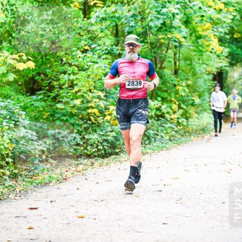 12.10.2025 - Bramfelder Halbmarathon 2025 Dr. Thomas Lammeyer http://msf.ph/oto/9342852 12.10.2025 09:56:16 Laufen 2839 meine-sportfotos.de