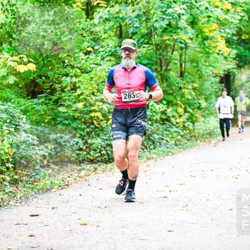 12.10.2025 - Bramfelder Halbmarathon 2025 Dr. Thomas Lammeyer http://msf.ph/oto/9342853 12.10.2025 09:56:16 Laufen 2833 meine-sportfotos.de