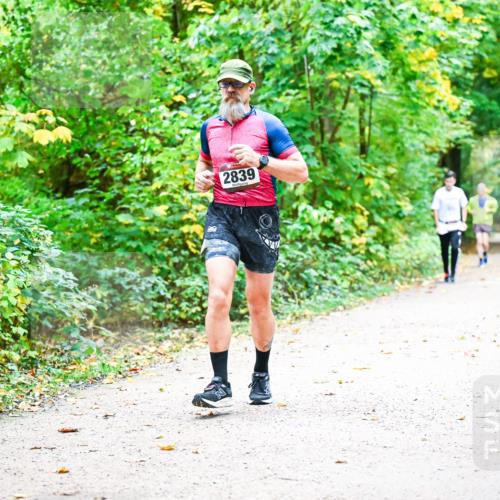 12.10.2025 - Bramfelder Halbmarathon 2025 Dr. Thomas Lammeyer http://msf.ph/oto/9342854 12.10.2025 09:56:16 Laufen 2839 meine-sportfotos.de