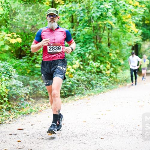 12.10.2025 - Bramfelder Halbmarathon 2025 Dr. Thomas Lammeyer http://msf.ph/oto/9342857 12.10.2025 09:56:16 Laufen 2839 meine-sportfotos.de