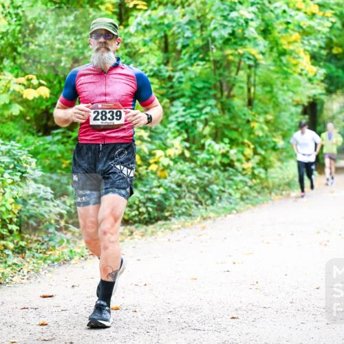 12.10.2025 - Bramfelder Halbmarathon 2025 Dr. Thomas Lammeyer http://msf.ph/oto/9342858 12.10.2025 09:56:17 Laufen 2839 meine-sportfotos.de