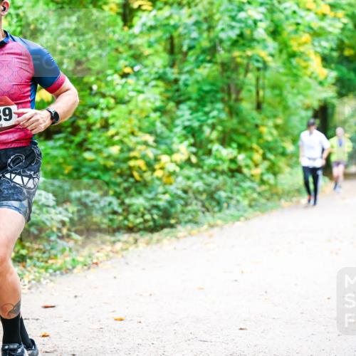 12.10.2025 - Bramfelder Halbmarathon 2025 Dr. Thomas Lammeyer http://msf.ph/oto/9342862 12.10.2025 09:56:17 Laufen 34, 2839 meine-sportfotos.de