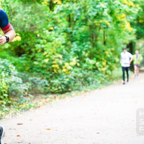 12.10.2025 - Bramfelder Halbmarathon 2025 Dr. Thomas Lammeyer http://msf.ph/oto/9342863 12.10.2025 09:56:17 Laufen 34, 2839 meine-sportfotos.de